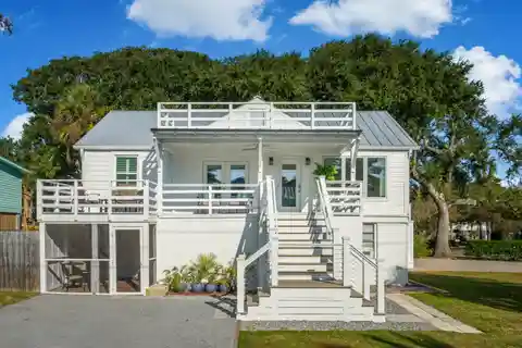 Renovated Duplex Steps from Isle of Palms Beach