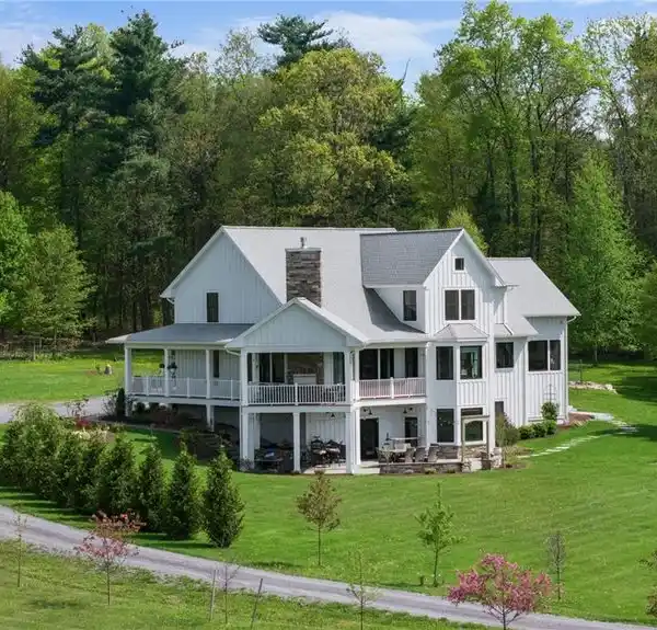 ELEGANT FINGER LAKES RETREAT ON SIX ACRES