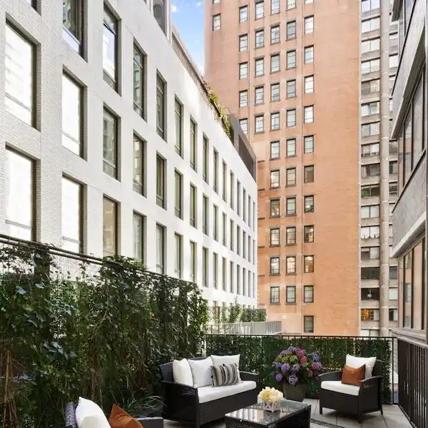 LUXURIOUS STUDIO WITH PRIVATE TERRACE