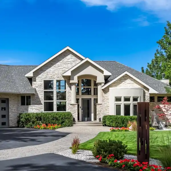 UPSCALE RAMBLER IN A PRESTIGIOUS COMMUNITY