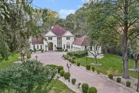 Prestigious Potomac Home with Spa and Sauna