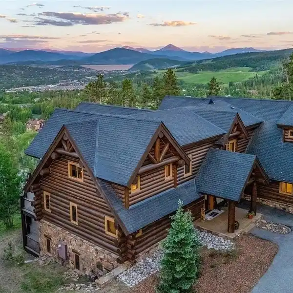BREATHTAKING CUSTOM LOG HOME