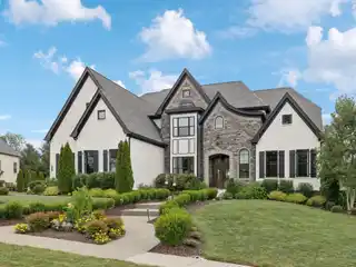 Former Award-Winning Model Full of Amenities