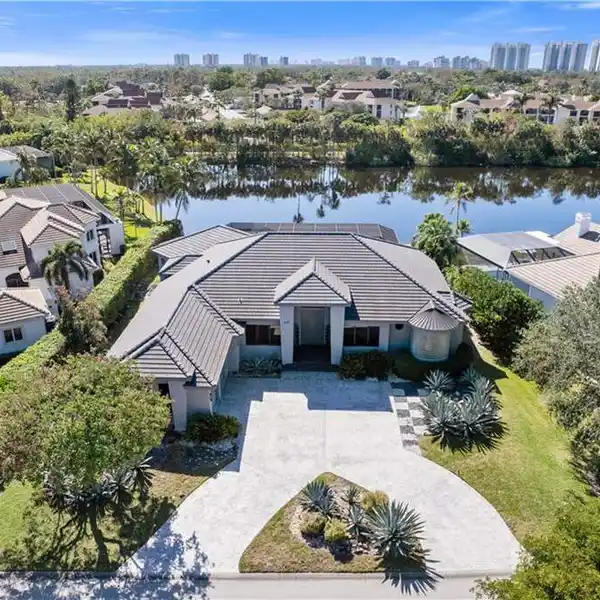 METICULOUSLY MAINTAINED HOME IN AUDUBON GOLF & COUNTRY CLUB
