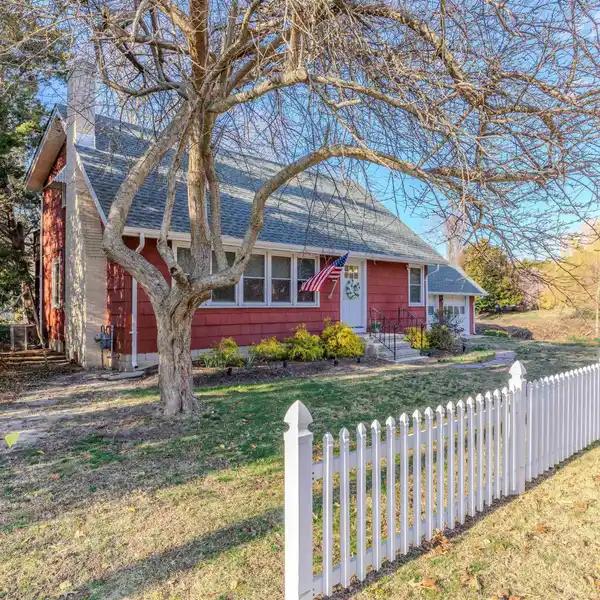 VINTAGE CHARM MEETS MODERN COMFORT