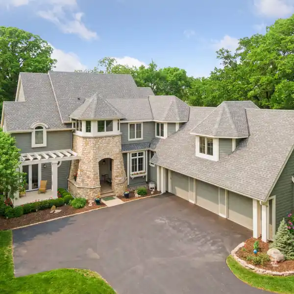 IMPECCABLY MAINTAINED HOME IN PROVIDENCE BY THE LAKE