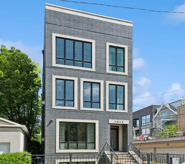 PRIVATE ROOFTOP RETREAT IN PRIME LINCOLN PARK
