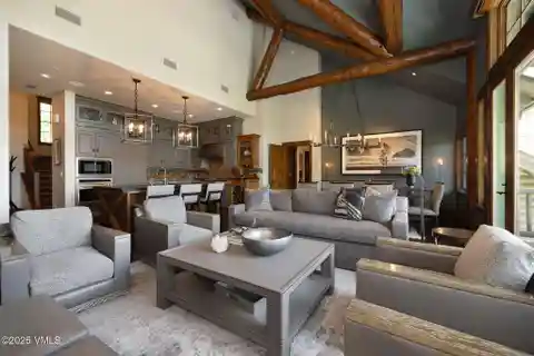 Beautiful Townhome in the Private Quartermoon Enclave