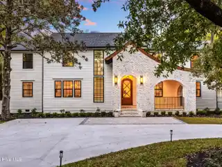 The Perfect Blend of Timeless Elegance and Modern Luxury