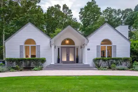 Modern Hamptons Meets Farmhouse Chic