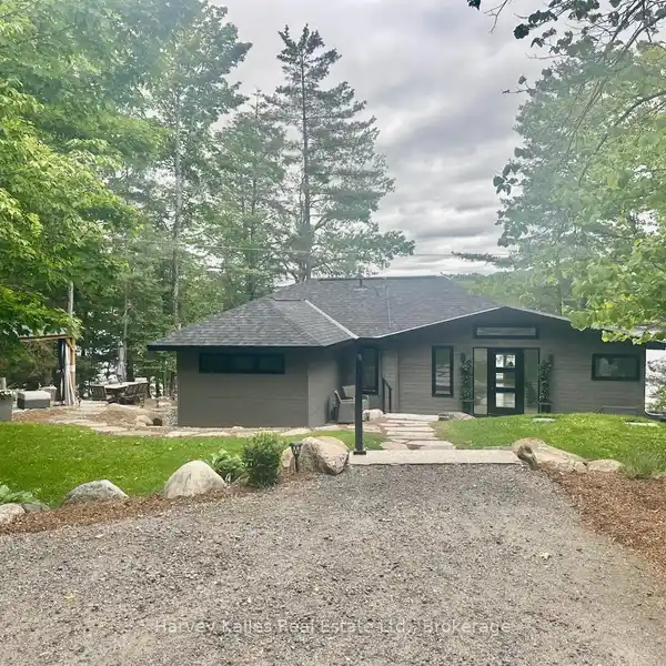 MODERN COTTAGE ON BRANDY LAKE