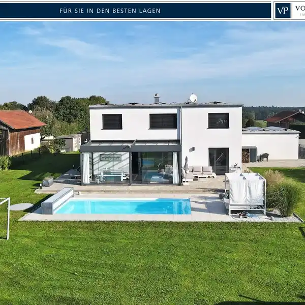 MODERN AND LOVINGLY DESIGNED PROPERTY