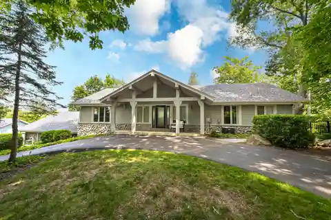 Renovated Luxury Residence on Upper Nashotah Lake