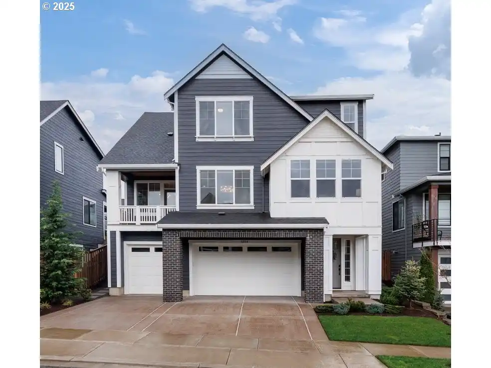 Exquisite Custom Home in Thompson Woods