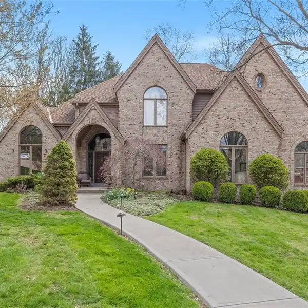 STATELY ALL-BRICK HOME ON A PEACEFUL CUL-DE-SAC