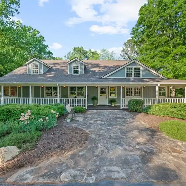COUNTRY PARADISE SURROUNDED BY WOODED ACREAGE