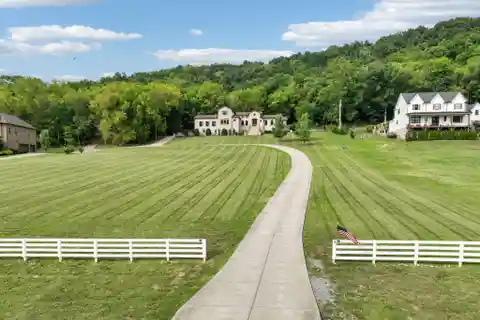 Exceptional Hilltop Home in Magnolia Valley Estates