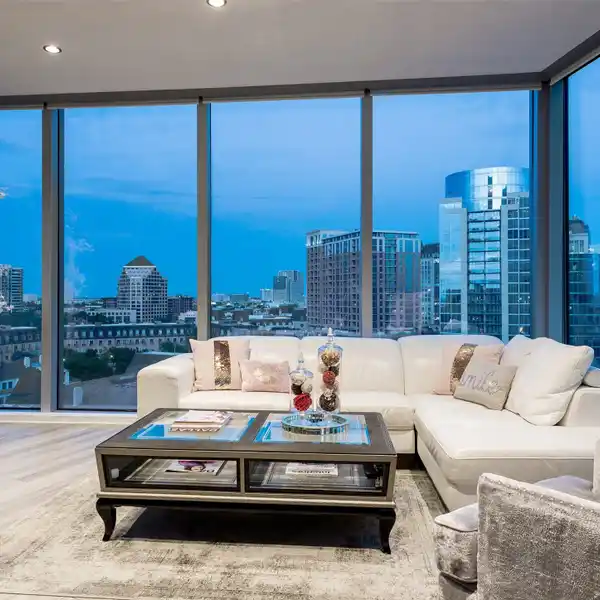 LUXURY HIGH RISE LIVING