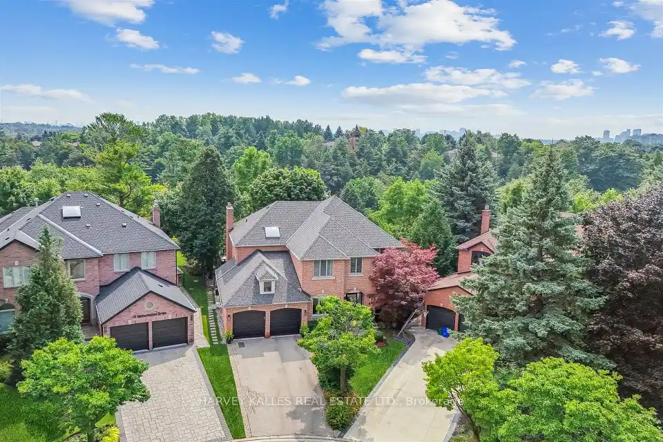 Custom Built Executive Home on a Quiet Cul-de-sac
