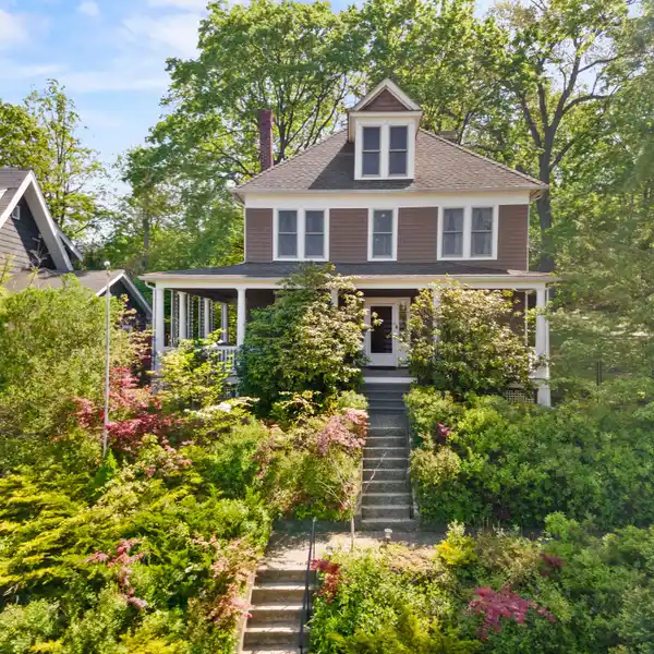 STATELY DOBBS FERRY COLONIAL