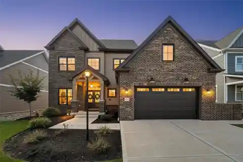 Elegant Living with Dynamic Views