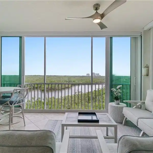BEAUTIFULLY UPDATED BAY VIEW CONDO