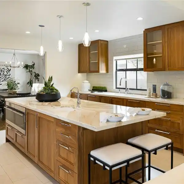 WONDERFULLY DESIGNED LUXURY HOME