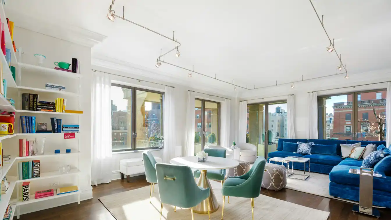 Sunny Full-floor Condominium with an Incredible Layout