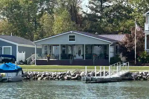 Gorgeous Residence on Beautiful Buckeye Lake