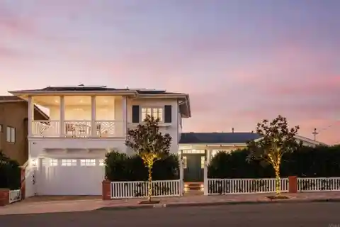 French Oak Floors Enhance Coastal Sophistication