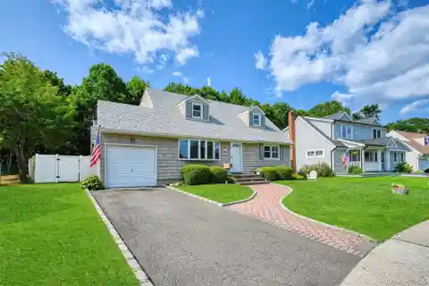 Beautifully Updated Home in East Norwich