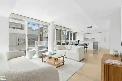 Light-filled Rental with Spacious Private Terrace