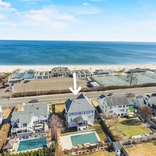 GORGEOUS COASTAL RETREAT WITH SOUND VIEWS