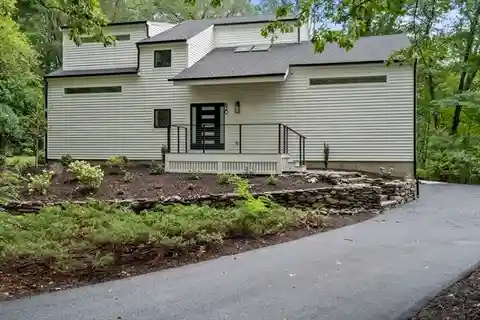 Striking Contemporary Retreat on 2.6 Acres