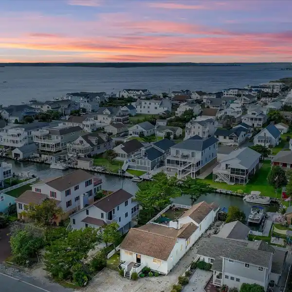 A TRUE WATERFRONT GEM