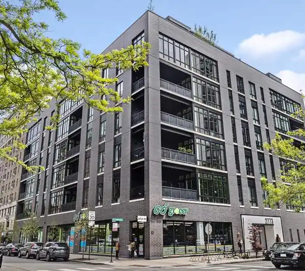 TOP OF THE LINE LUXURY IN AN EXCLUSIVE BUILDING