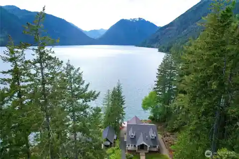 Gorgeous Waterfront Home at Lake Cushman