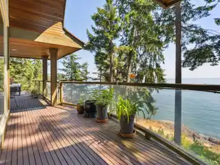 Luxury Waterfront Living in Fairweather Point