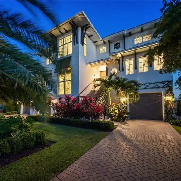 GULF ACCESS HOME IN A HIGHLY DESIRABLE WATERFRONT NEIGHBORHOOD