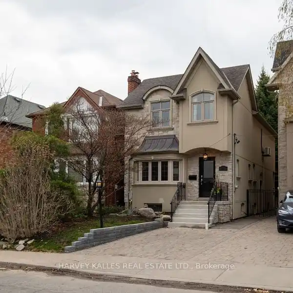 BEAUTIFUL HOME IN THE HEART OF LAWRENCE PARK NORTH