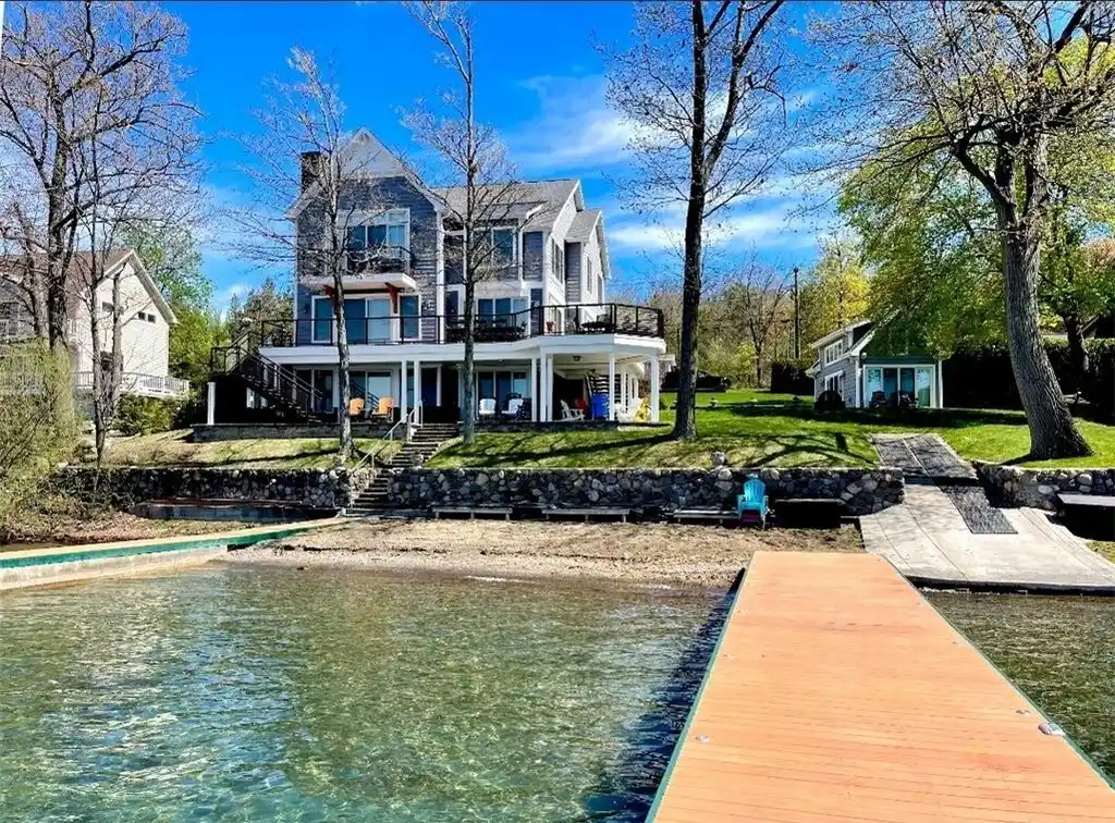 Prime Waterfront Estate