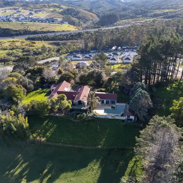 EXPANSIVE PRIVATE RETREAT