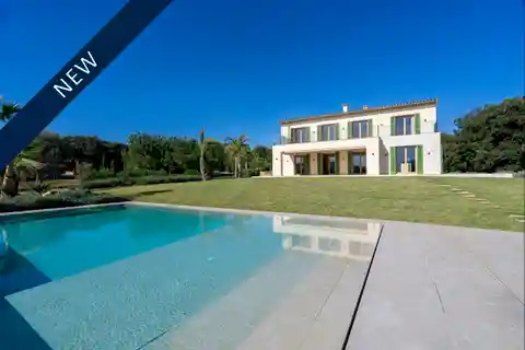 Luxe Finca on a Stunning Plot Near a Historic Town