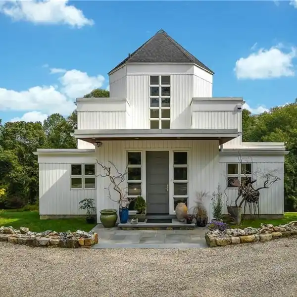INCOMPARABLE CONTEMPORARY HOME