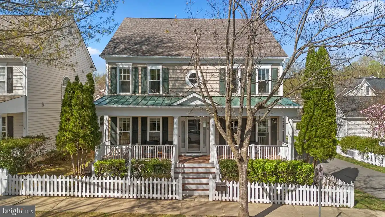 Gorgeous Lakelands Home