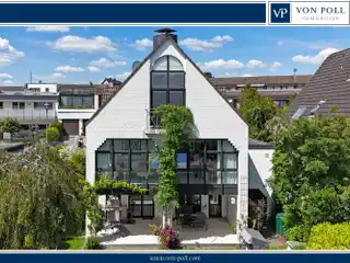 Architect-Designed House in a Prime Location