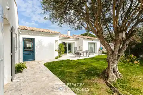 Elegant Single-story House in Quiet Neighborhood