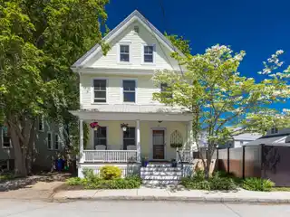 Exceptionally Cared for 1900s New Englander
