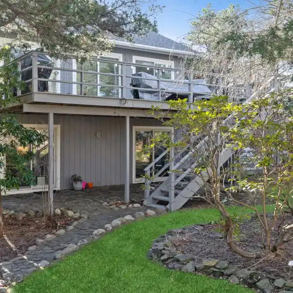 LIGHT-FILLED RENTAL HOME IN SHINNECOCK HILLS