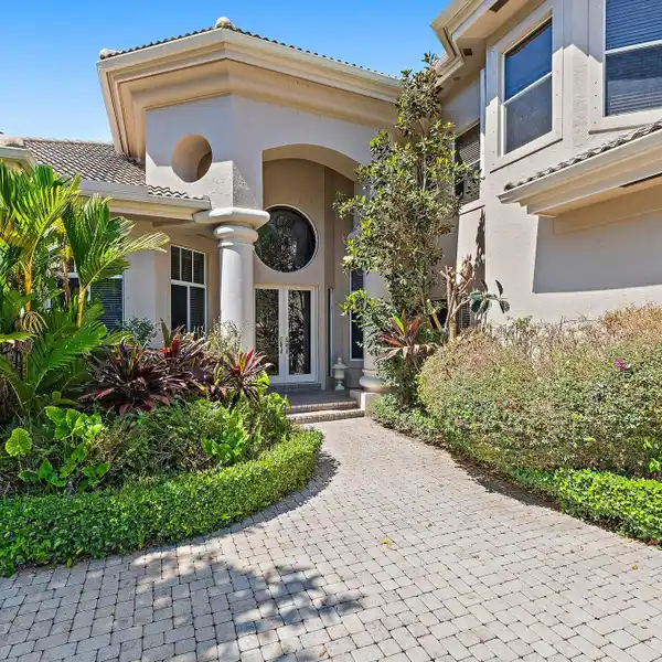 ELEGANT PGA ESTATE WITH SOARING CEILINGS